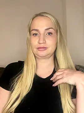 BootyQueenApril online show from December 14, 10:15 pm