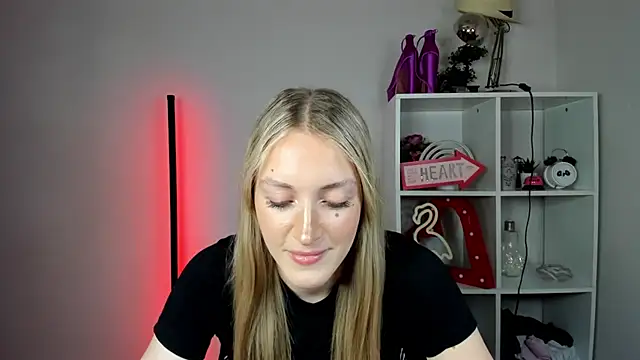 EvelynBlond online show from June 4, 2:43 pm