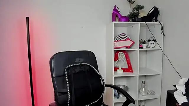 EvelynBlond online show from March 23, 1:28 pm