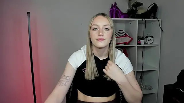 EvelynBlond online show from March 19, 1:48 pm