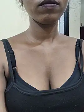Simran 0011 online show from May 17, 4:06 pm