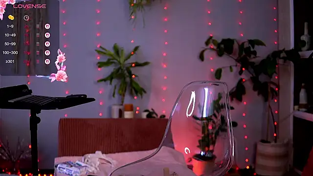 PureEllieX online show from March 27, 9:10 am