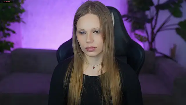 Charlotte Dreams online show from March 17, 3:38 pm