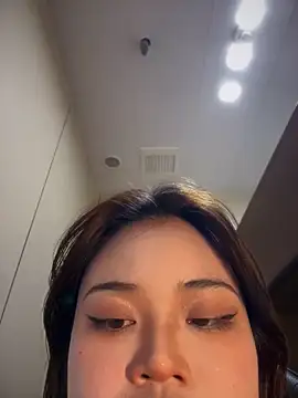 Toffee-00 online show from March 31, 8:25 am