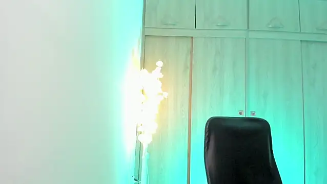 MaddieHunter online show from April 13, 3:13 pm