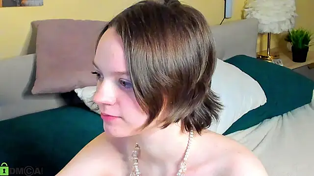 Olivia Riesz online show from May 15, 1:00 am