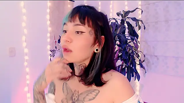 justmartina  online show from April 1, 2:01 am