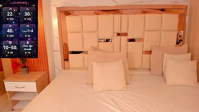 samantha quinnn online show from April 17, 4:03 am