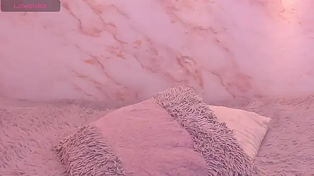 Dakota ferreti  online show from April 10, 7:09 pm