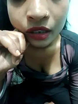 Zoyaa-Zubair online show from April 19, 7:05 pm