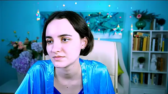 KateWillows online show from March 4, 7:26 am