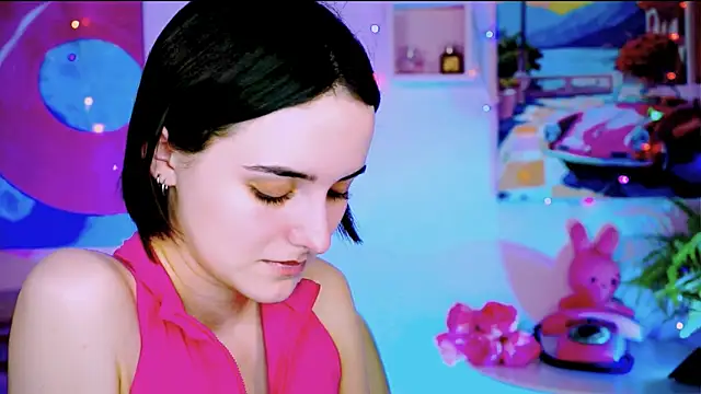 KateWillows online show from March 31, 8:58 am