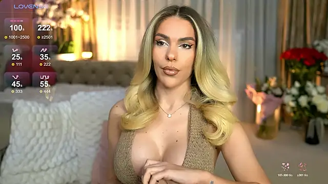 ChloeVelvetx online show from April 11, 8:12 pm