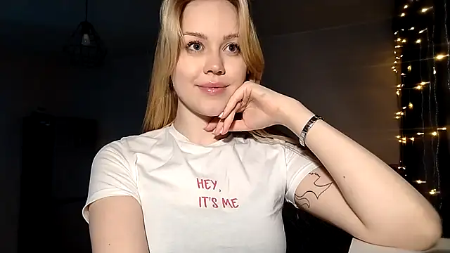 LunaPeony online show from March 13, 6:53 pm