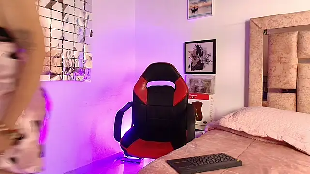 ElenaLauren online show from April 1, 3:20 pm