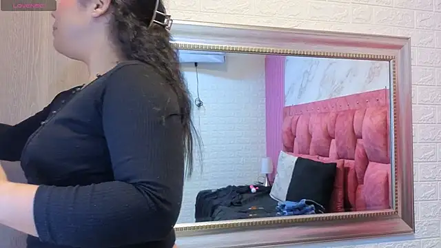 ValeryMorales online show from March 4, 8:37 pm