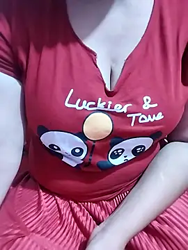 hottyrose69 online show from April 6, 12:21 am