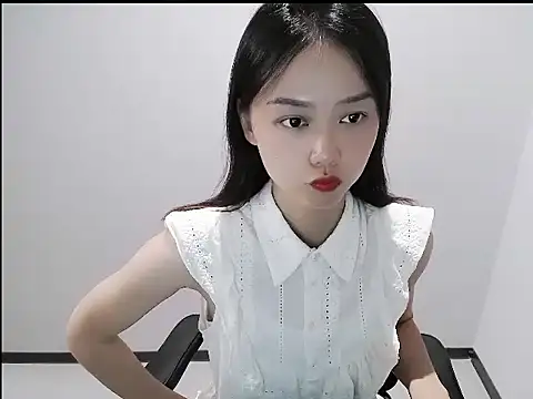 mili923 online show from May 21, 3:43 pm