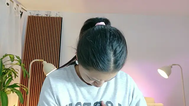 victoria   moon online show from April 17, 4:09 pm