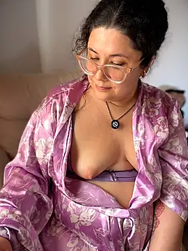 VanesssaMilf  online show from May 9, 4:31 pm