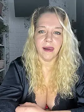 JenniferCarmen online show from March 13, 2:24 am