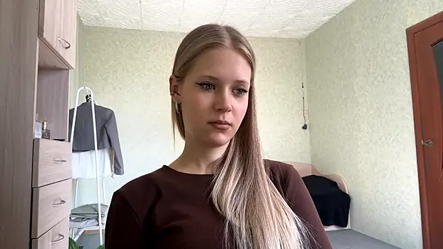 ZaidaSchwarten online show from March 18, 11:59 am