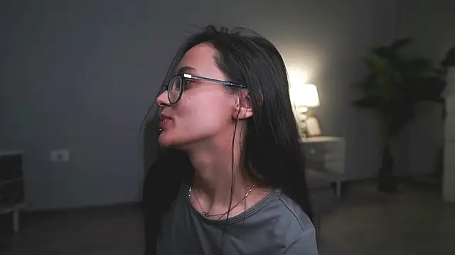 ValexieLux online show from March 19, 11:58 am