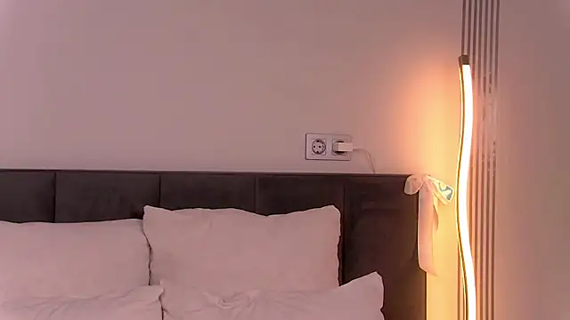 LexiMoss online show from March 29, 5:12 pm