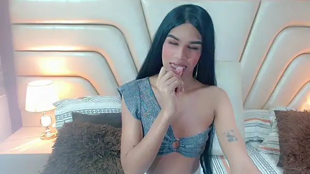 danielaacostats online show from December 17, 7:51 pm