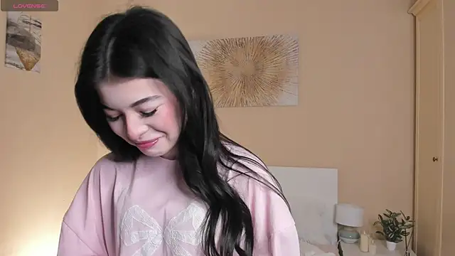 LisaColee online show from April 19, 8:11 pm