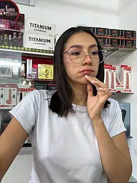 lunaluxury22 online show from March 5, 2:13 pm