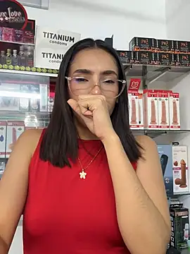 lunaluxury22 online show from March 12, 7:38 pm