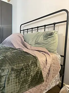 YourSlutQueen online show from March 20, 11:48 am