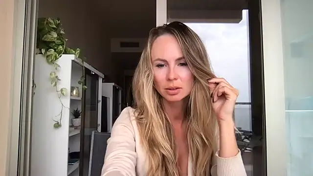 LeMilf online show from April 7, 11:45 am