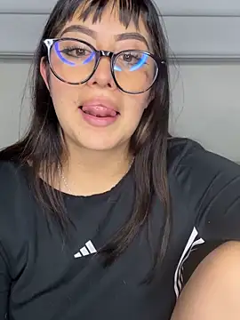 justmariee online show from April 7, 5:09 am