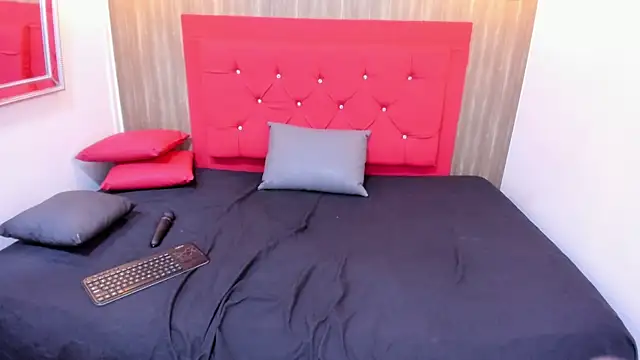 meggancurvy online show from March 10, 7:40 pm