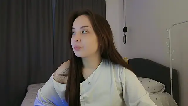 fallin lovee online show from April 7, 1:46 pm