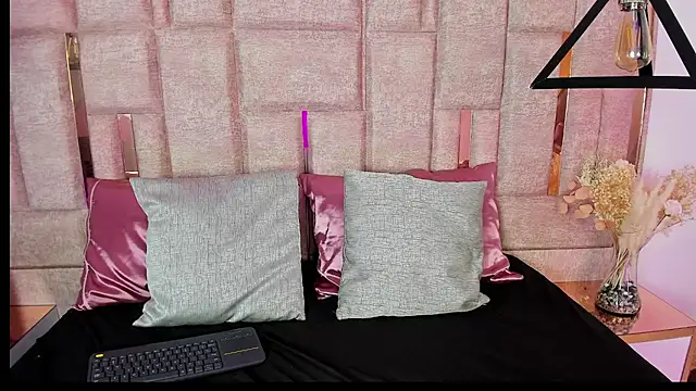 tinna noa online show from July 1, 3:39 am