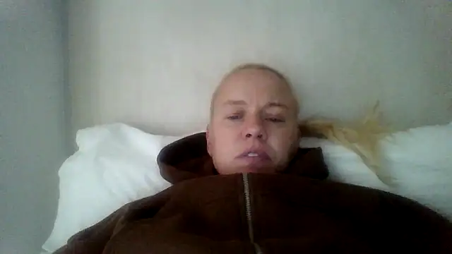 jennyblondeuk online show from April 14, 3:01 pm