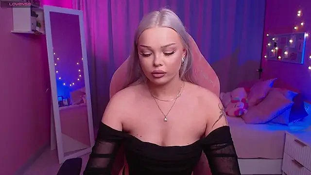 Leslie Caronn online show from March 26, 2:08 pm