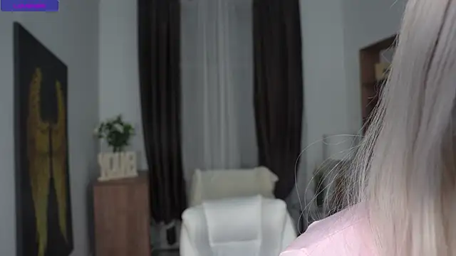 KristalCrowner online show from April 11, 7:39 pm