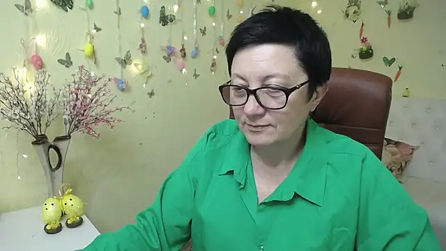 EmilyL0ve online show from April 1, 1:41 pm