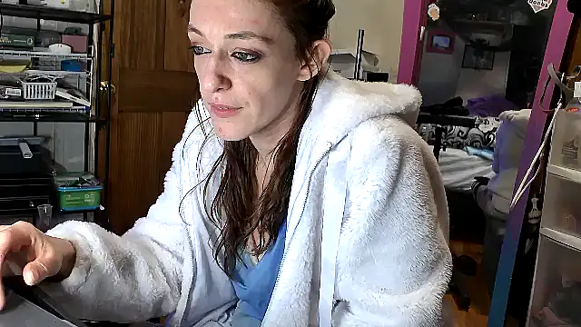 SultryEroticSlut online show from March 18, 5:23 am