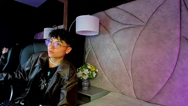 velvet mystic online show from April 17, 3:41 am