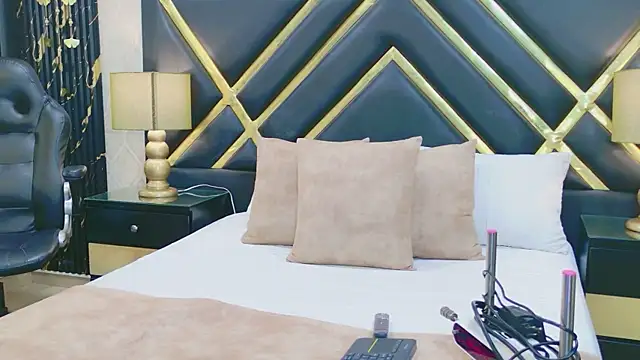 VioletFroost online show from April 18, 7:29 pm