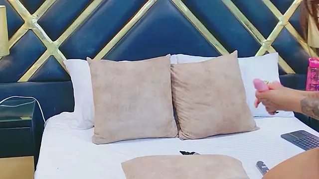 VioletFroost online show from April 18, 7:58 pm