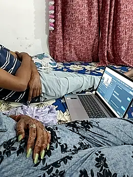 Night-Couple2 online show from March 12, 7:22 am