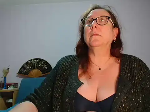 xmyriamx online show from April 4, 8:24 am