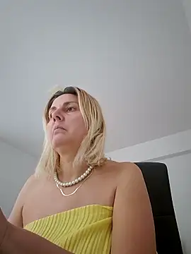 Amelia9798 online show from March 12, 7:00 am