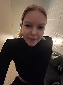 AshleyMur online show from April 14, 8:14 am